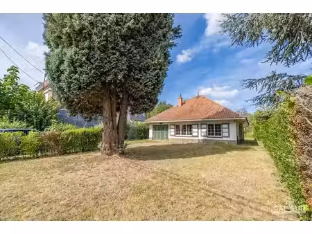 villa à rénover sur 12ares avec superbe potentiel à waterloo