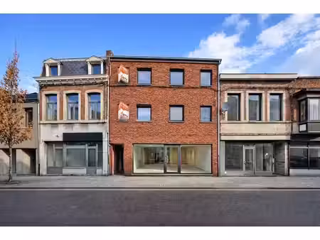 nouvelle construction : rez commercial  cour & jardin