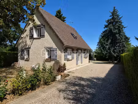 maison familiale avec grand terrain  garage et dépendance