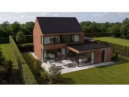terrain à bâtir pour maison 4 façades située dans un cadre v