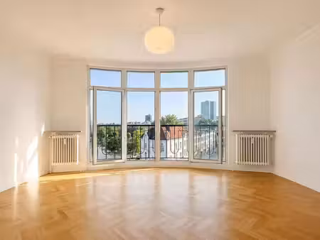 superbe appartement de style 2 chambres avec vue