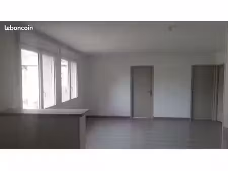 loue f3 en rez de chaussée