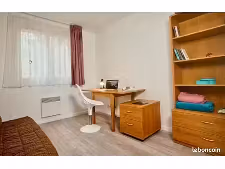 appartement studio de 25 m² équipé de meubles en résidence