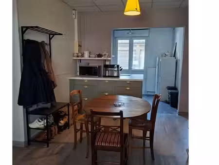 vire sainte-anne – t3 rénové 53 m² – rdc – proche commerces
