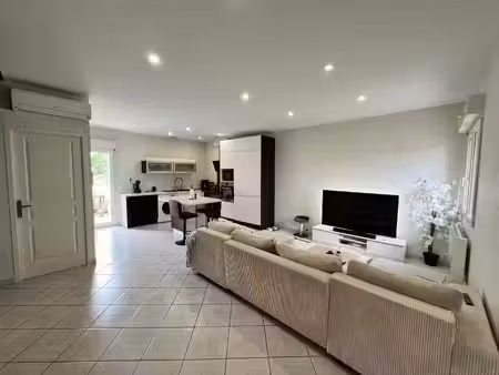 lons - superbe t3 duplex entièrement rénové dans grange réhabilitée avec terrasse et parki