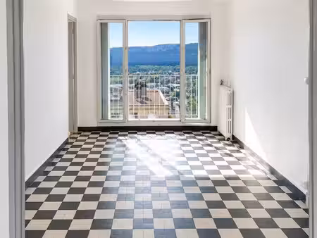 t4 lumineux avec vue dégagée – 533 89 cc