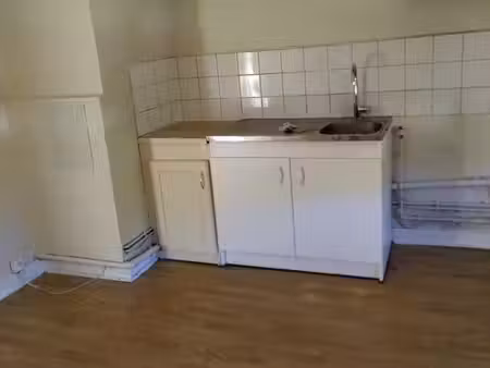 appartement vide au centre du village