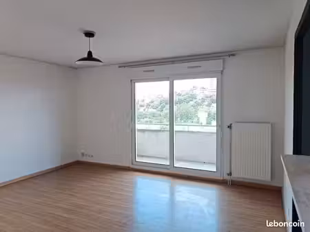 beau t3 lumineux avec parking et balcon poitiers centre-ville