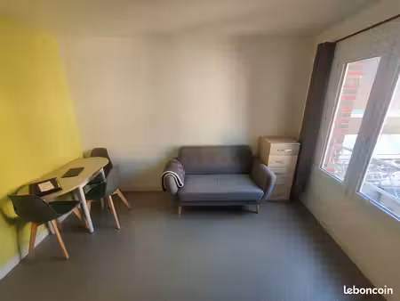 f2 meublé 25 m² – proche naval group