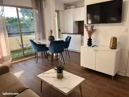 studio meublé 24 m² rénové + parking – sept. à juin
