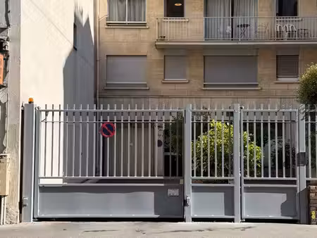 parking paris 15ème situé quartier commerce - zola