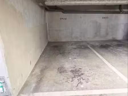 place de parking a louer
