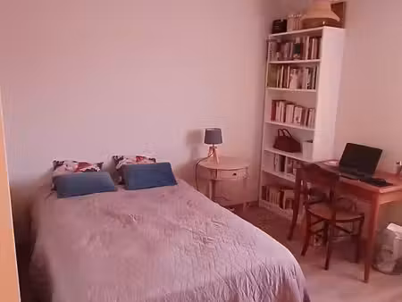 chambre pour étudiante  période courte possible