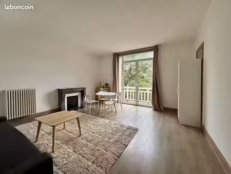 studio 1 pièce 50 m²