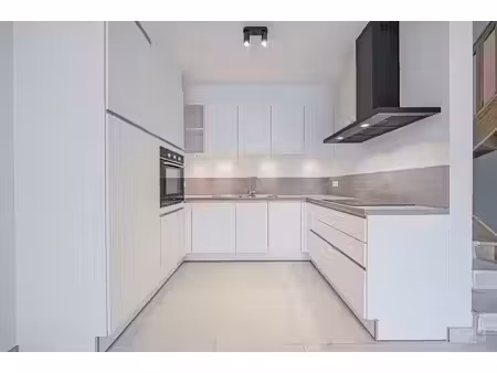 duplex à louer avec jardin et 3 chambres   evere (vbe60574)
