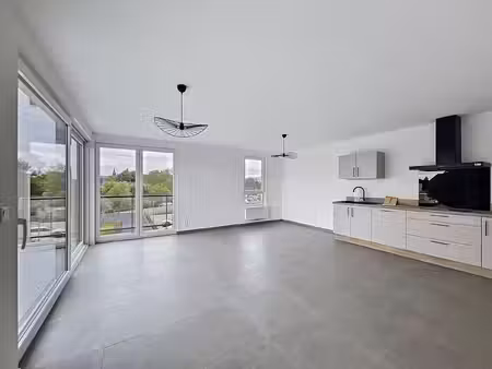appartement à louer avec terrasse et 2 chambres   tournai (vbe60552)