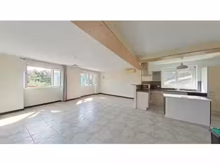 immeuble avec local commercial et appartement – centre du village de soyons