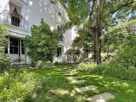 rare ! secteur pezenas  maison de charme  jardin intimiste  espace piscine  dépendances et