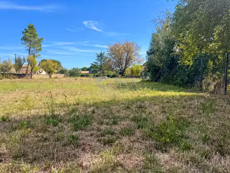 rare à saint-quentin-la-poterie – 1 353 m² au coeur du villa