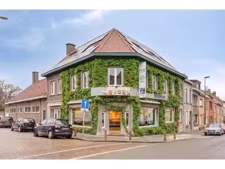 immeuble commercial polyvalent avec logement à vendre au cen