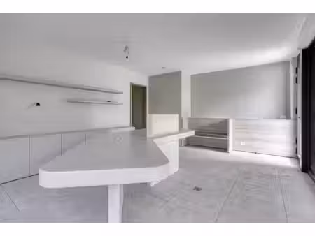 bureau dans un excellent emplacement à vendre à roeselare