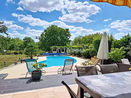maison de 140 m2 avec piscine sur 9 ares de terrain