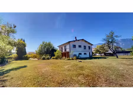 maison familiale avec grand terrain constructible