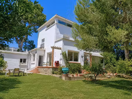 a perpignan sud  aux portes de la ville  une villa 4 faces 