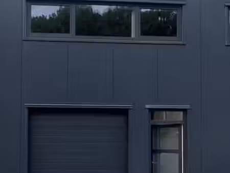 entrepôt moderne neuf de 100m² avec parkings très bien situé