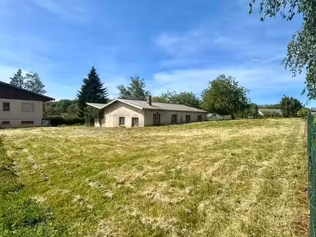 terrain à bâtir avec grand hangar et joli verger – pelousey (grand besançon)