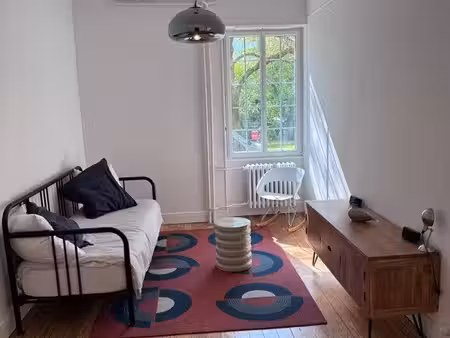 strasbourg neudorf – beau 2 pièces meublé 49 m² avec balcon – bail 1 an – 1050 cc