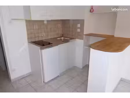 loue studio 21 m2 à limoux centre ville