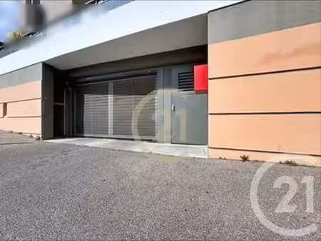 grand double garage fermé 22 m² – résidence récente & sécurisée