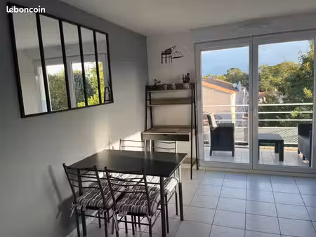 appartement meublé 45m2 charges incluses: électricité  eau  internet..