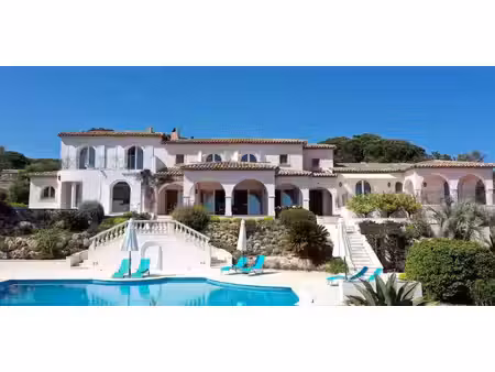 appartement avec terrasse et piscine zone ouest urbaine - saint-tropez (83)