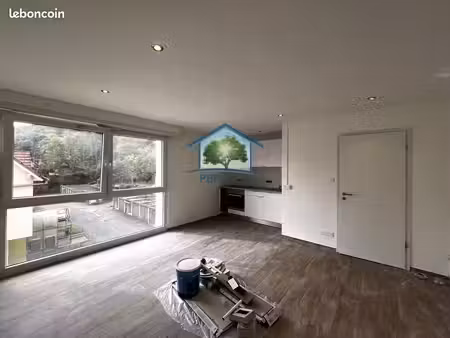 studio 1 pièce 28 m²