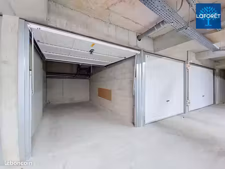 parking/box brignais