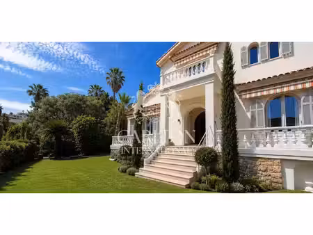 villa avec piscine et jardin cannes (06)