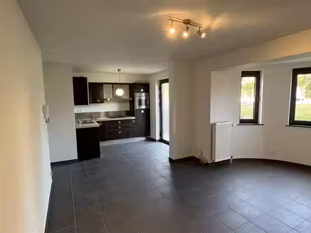 appartement à louer à rue du bergeant 79 leuze-en-hainaut (vbe60624)