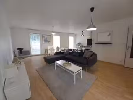 location appartement 2 pièces à guingamp (22200) : à louer 2 pièces / 56m² guingamp