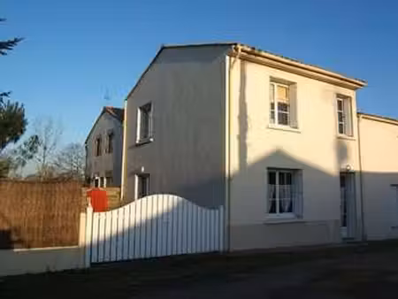 location maison aux landes-genusson (85130) : à louer / 69m² les landes-genusson