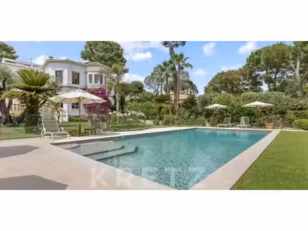 maison avec piscine en bord de mer cap d’antibes (06)