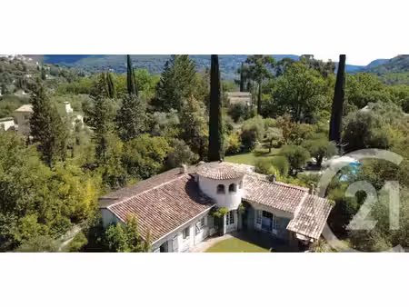 maison avec piscine et jardin le bar-sur-loup (06)