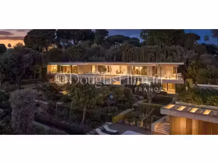 villa avec piscine en bord de mer antibes (06)