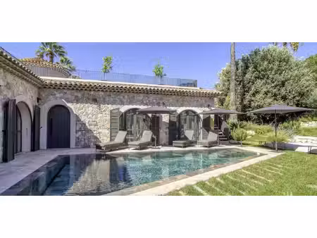 villa avec piscine en bord de mer antibes (06)