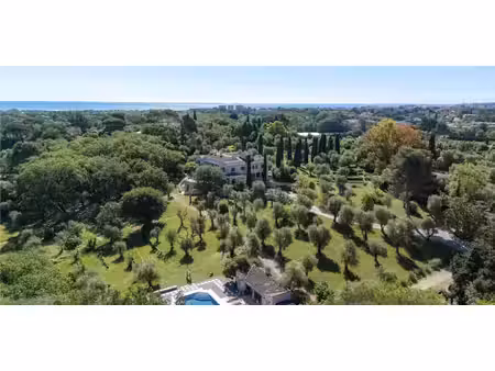 villa avec piscine et jardin antibes (06)