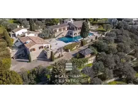 villa avec piscine et jardin cabris (06)