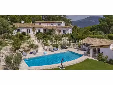 villa avec piscine en bord de mer châteauneuf-grasse (06)