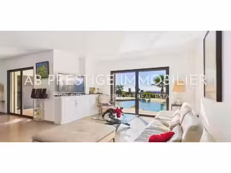 villa avec piscine et terrasse la roquette-sur-siagne (06)