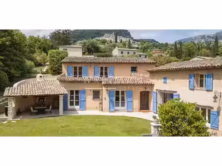 villa avec piscine et jardin le bar-sur-loup (06)